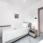 Apartment Icon Luxury